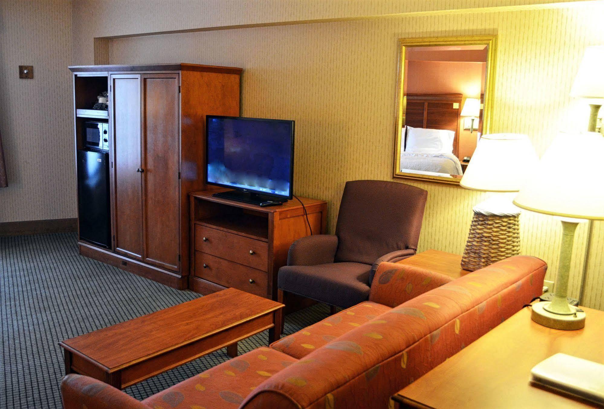 Hampton Inn By Hilton Harrisburg West Меканиксбърг Екстериор снимка