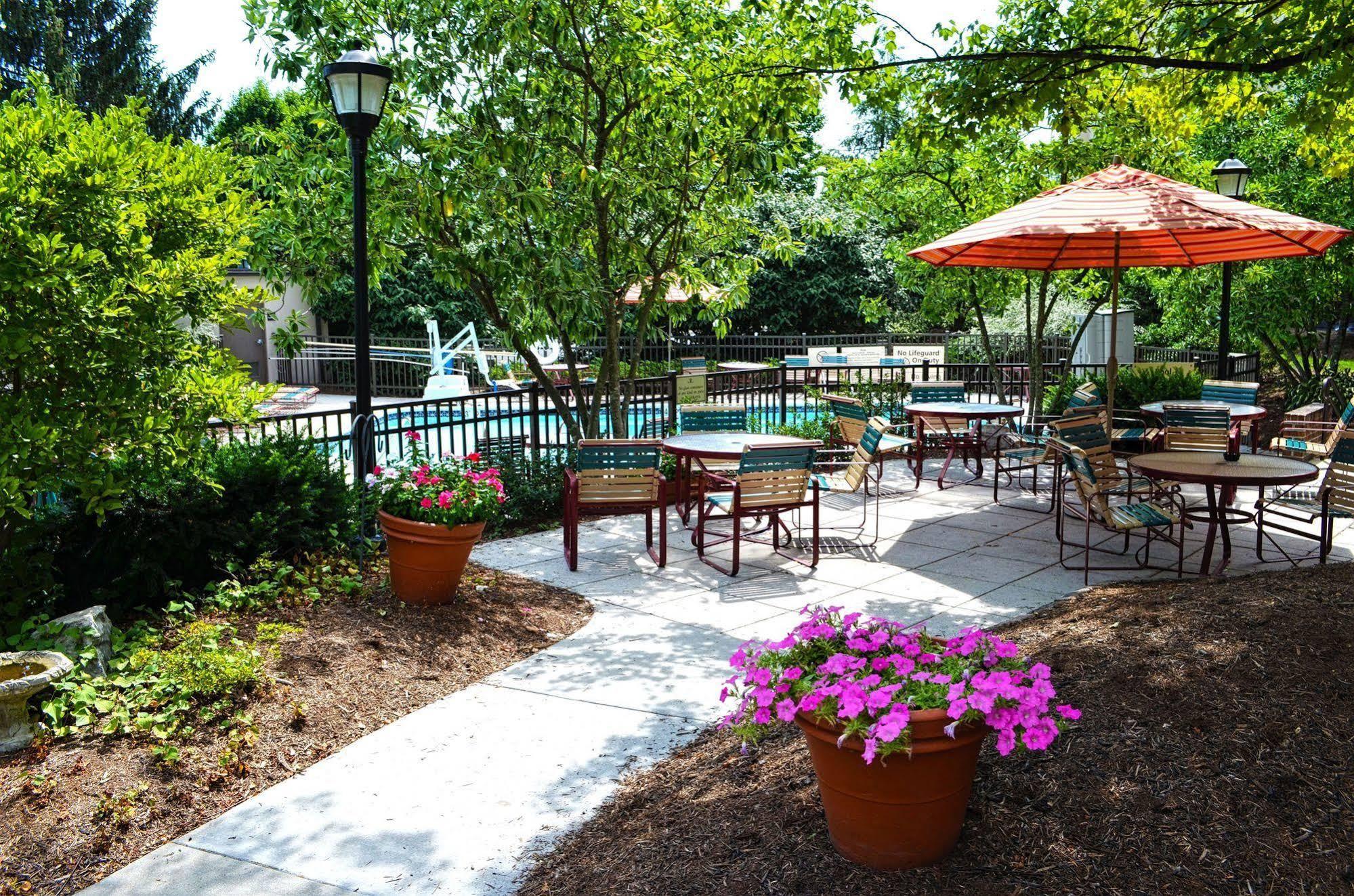Hampton Inn By Hilton Harrisburg West Меканиксбърг Екстериор снимка