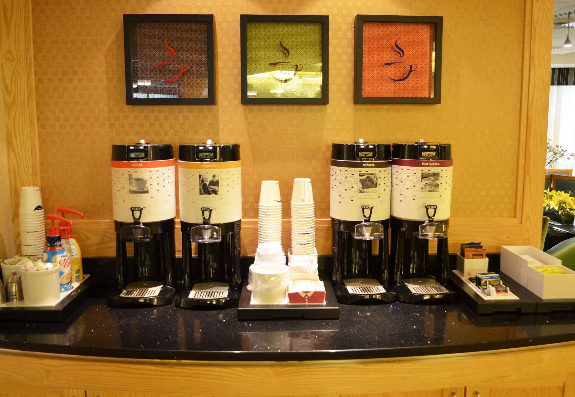 Hampton Inn By Hilton Harrisburg West Меканиксбърг Екстериор снимка