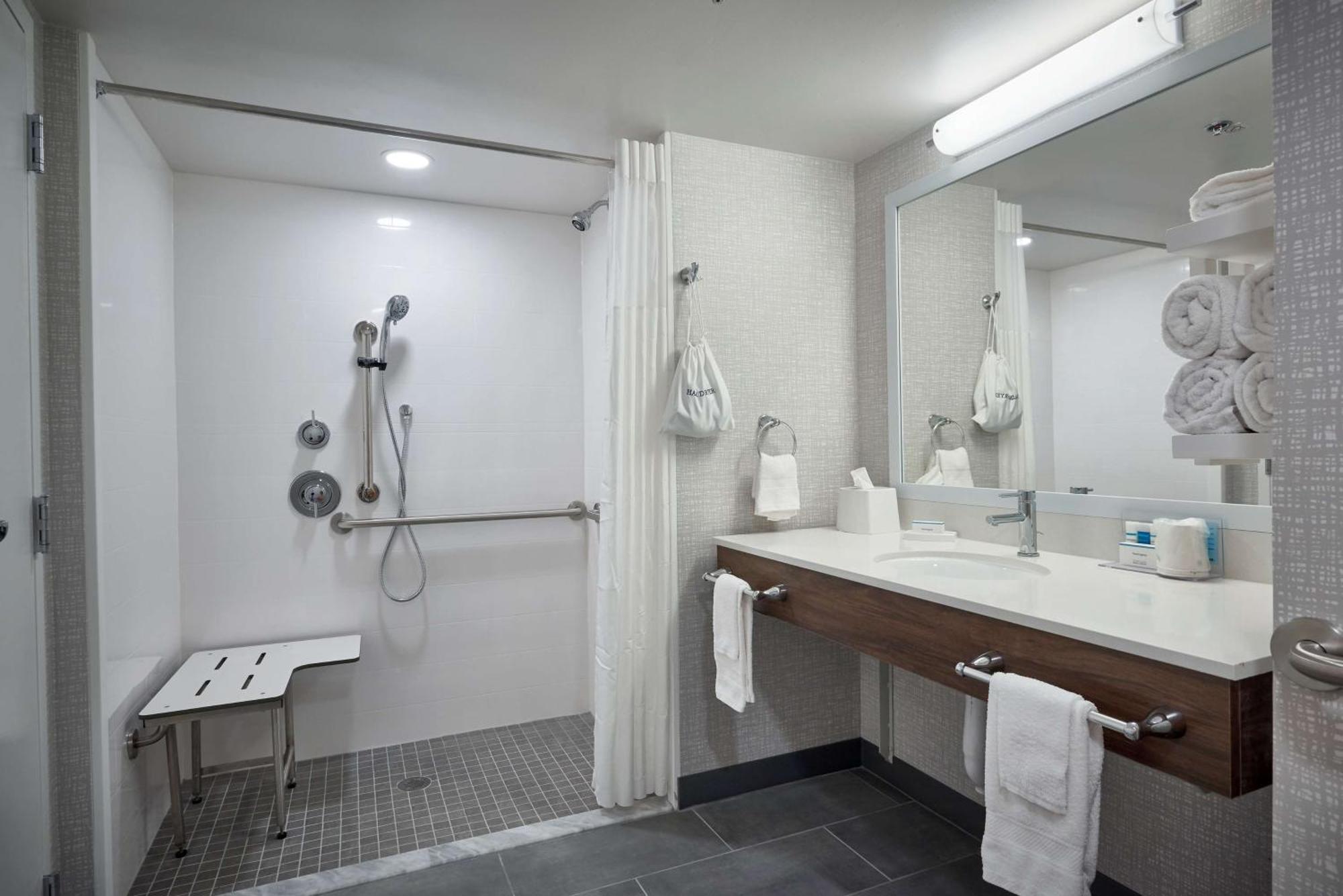 Hampton Inn By Hilton Harrisburg West Меканиксбърг Екстериор снимка