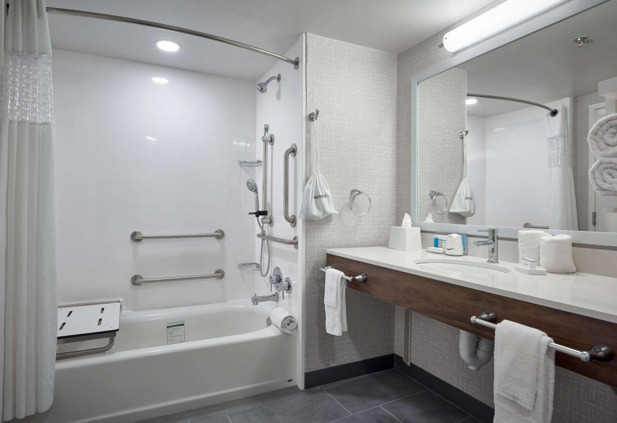 Hampton Inn By Hilton Harrisburg West Меканиксбърг Екстериор снимка