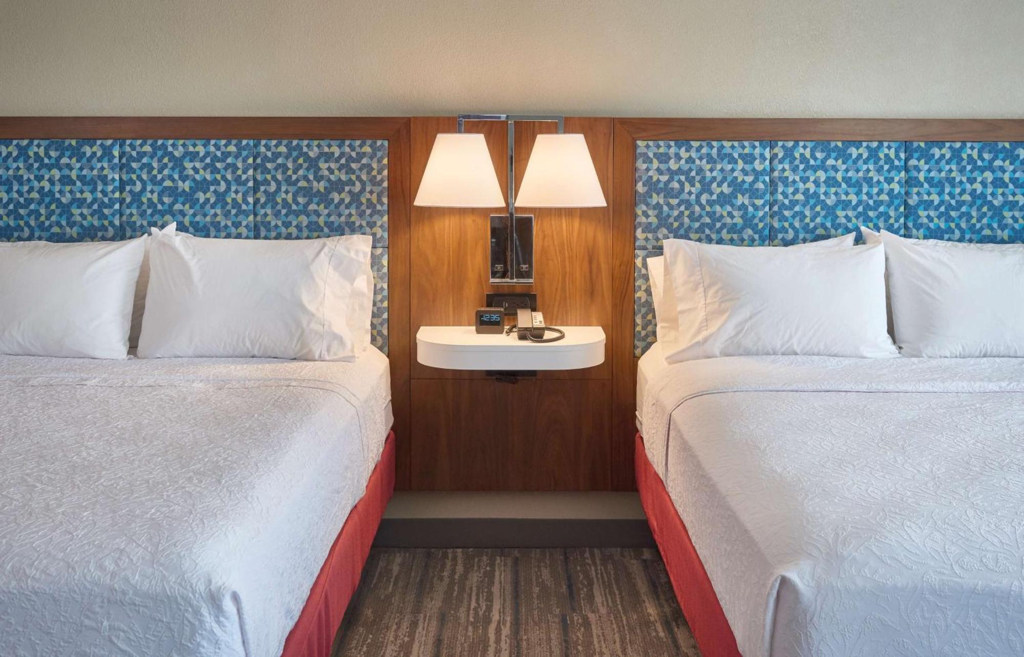 Hampton Inn By Hilton Harrisburg West Меканиксбърг Екстериор снимка