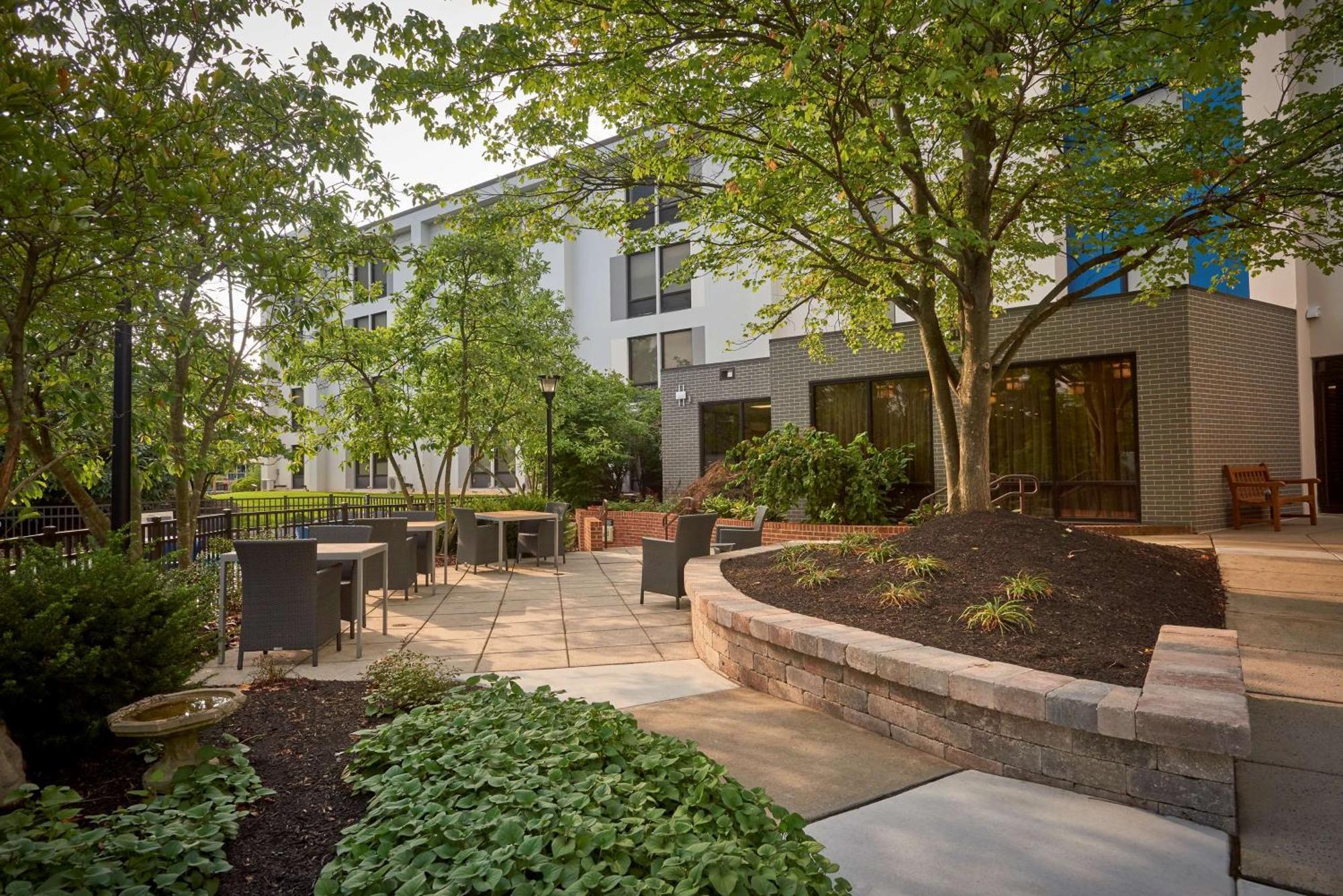Hampton Inn By Hilton Harrisburg West Меканиксбърг Екстериор снимка