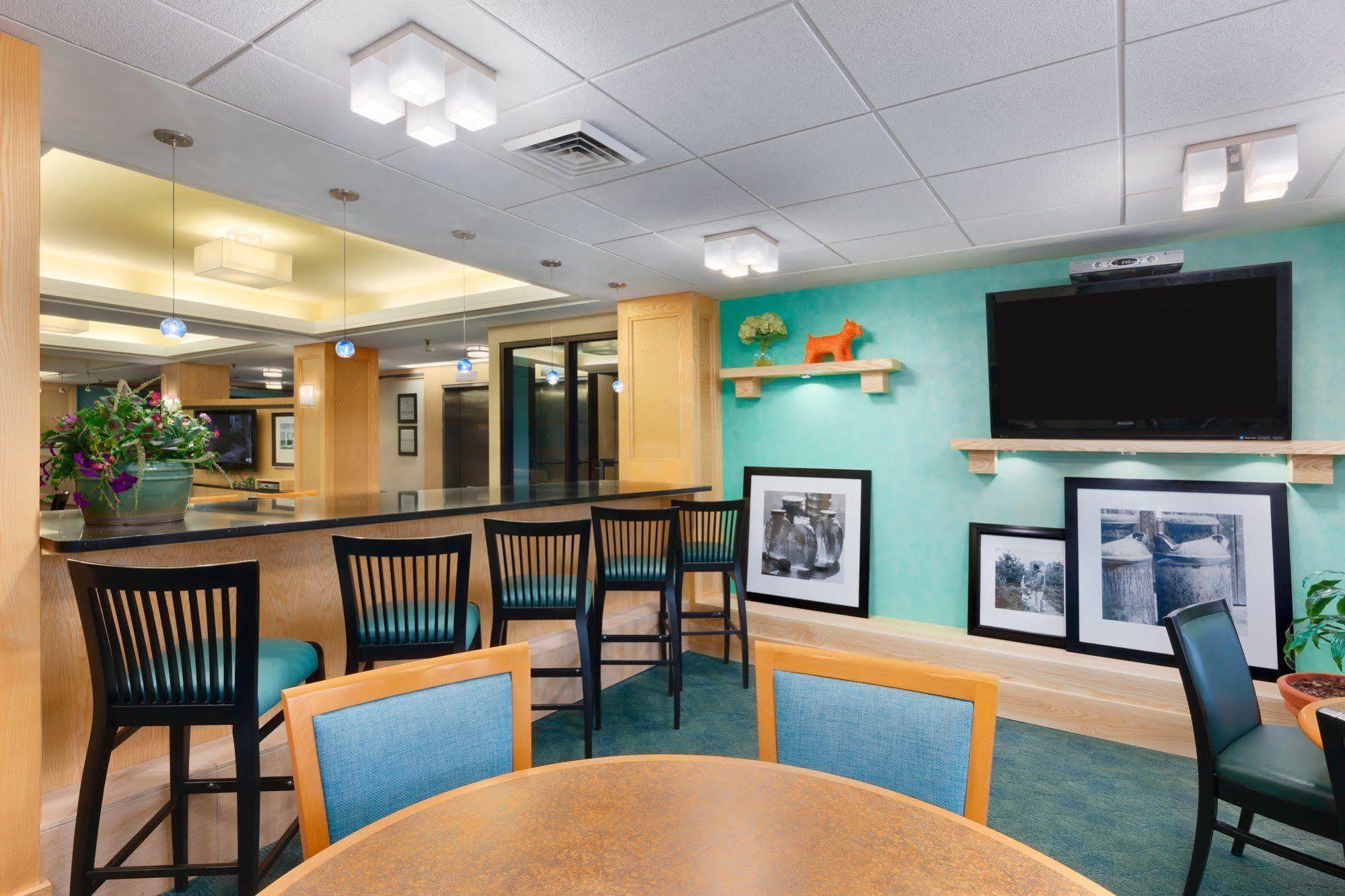 Hampton Inn By Hilton Harrisburg West Меканиксбърг Екстериор снимка