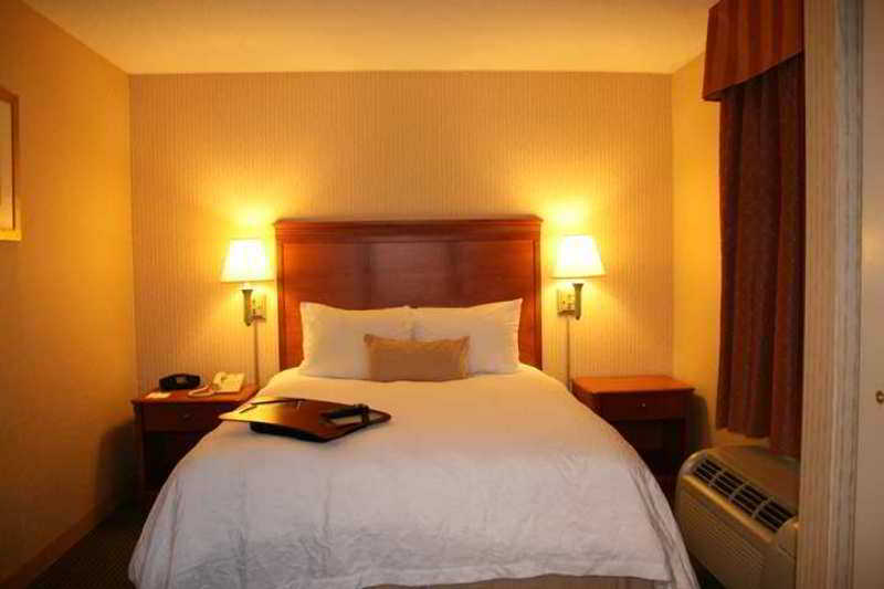 Hampton Inn By Hilton Harrisburg West Меканиксбърг Стая снимка