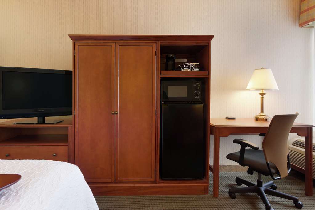 Hampton Inn By Hilton Harrisburg West Меканиксбърг Стая снимка